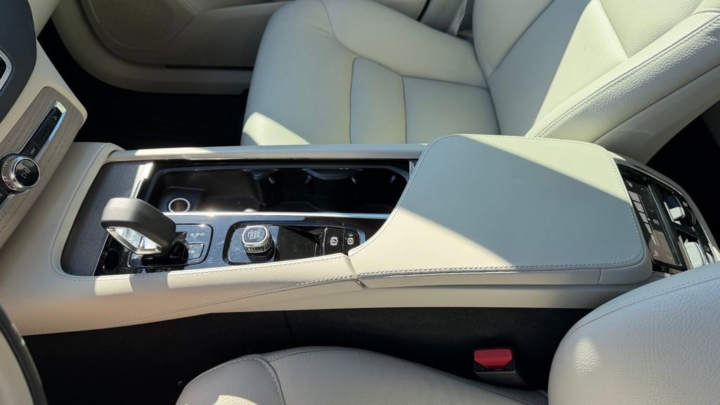 Used 2025 Volvo XC90 T8 Plus w/ Protection Package image 13