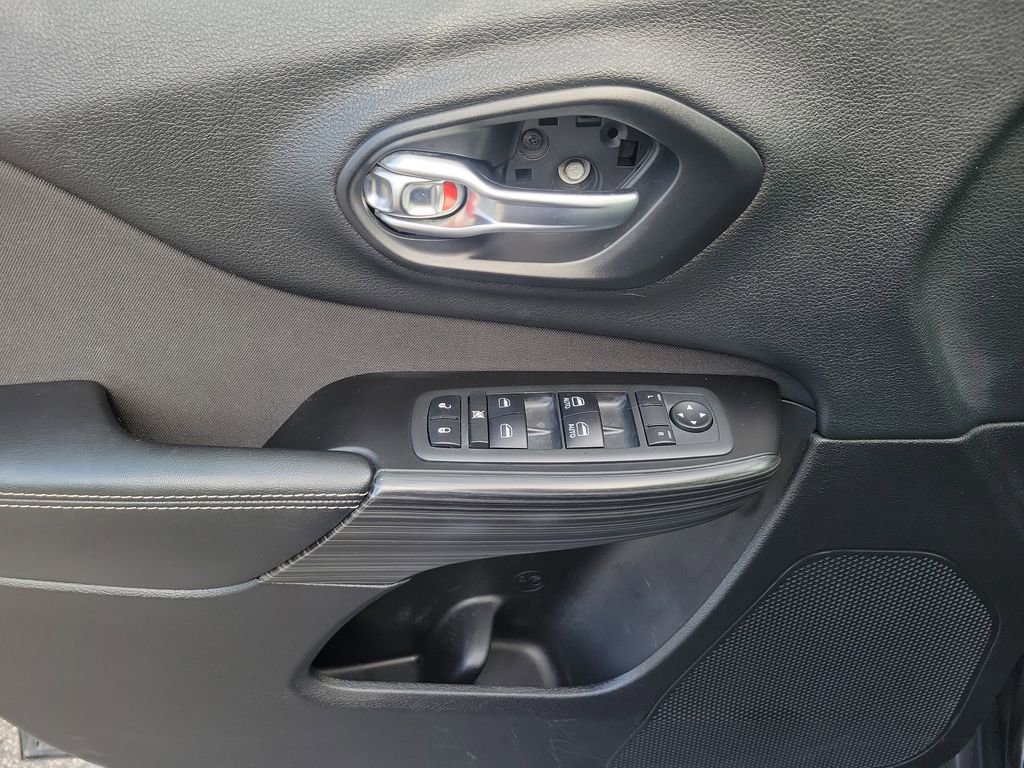 Used 2014 Jeep Cherokee Latitude FWD image 20
