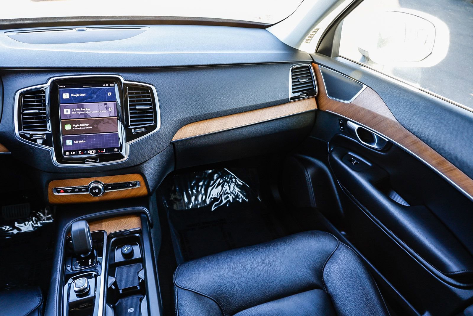 Used 2023 Volvo XC90 T8 Plus image 15