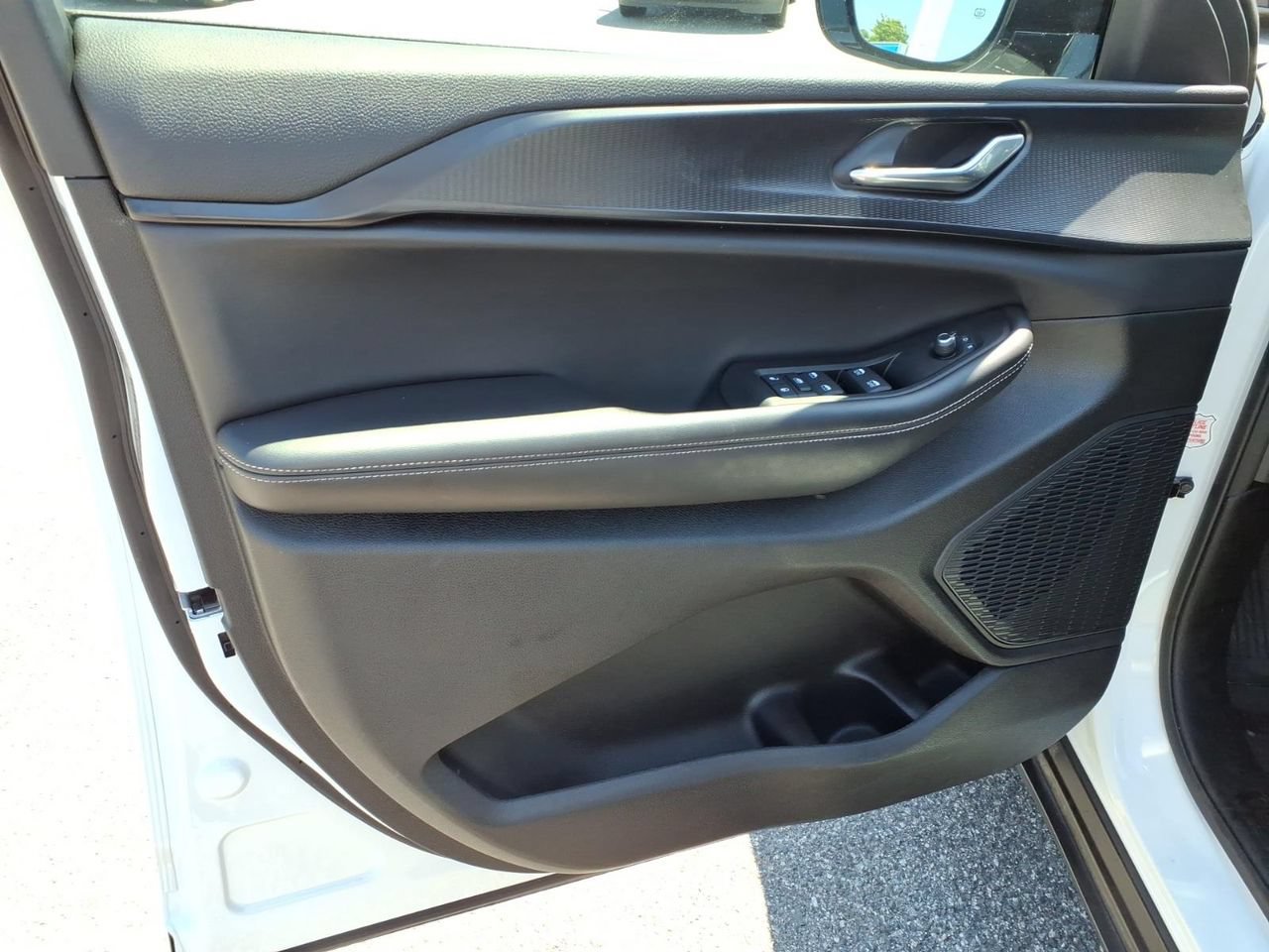 Used 2025 Jeep Grand Cherokee Altitude AWD/4WD image 15