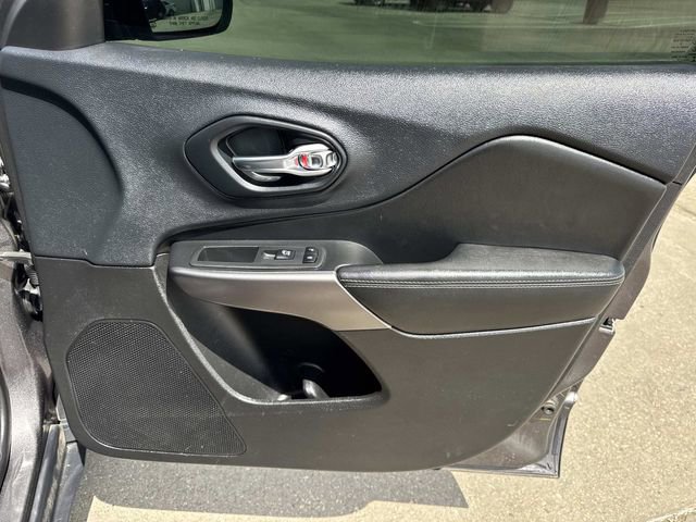 Used 2019 Jeep Cherokee Limited image 17