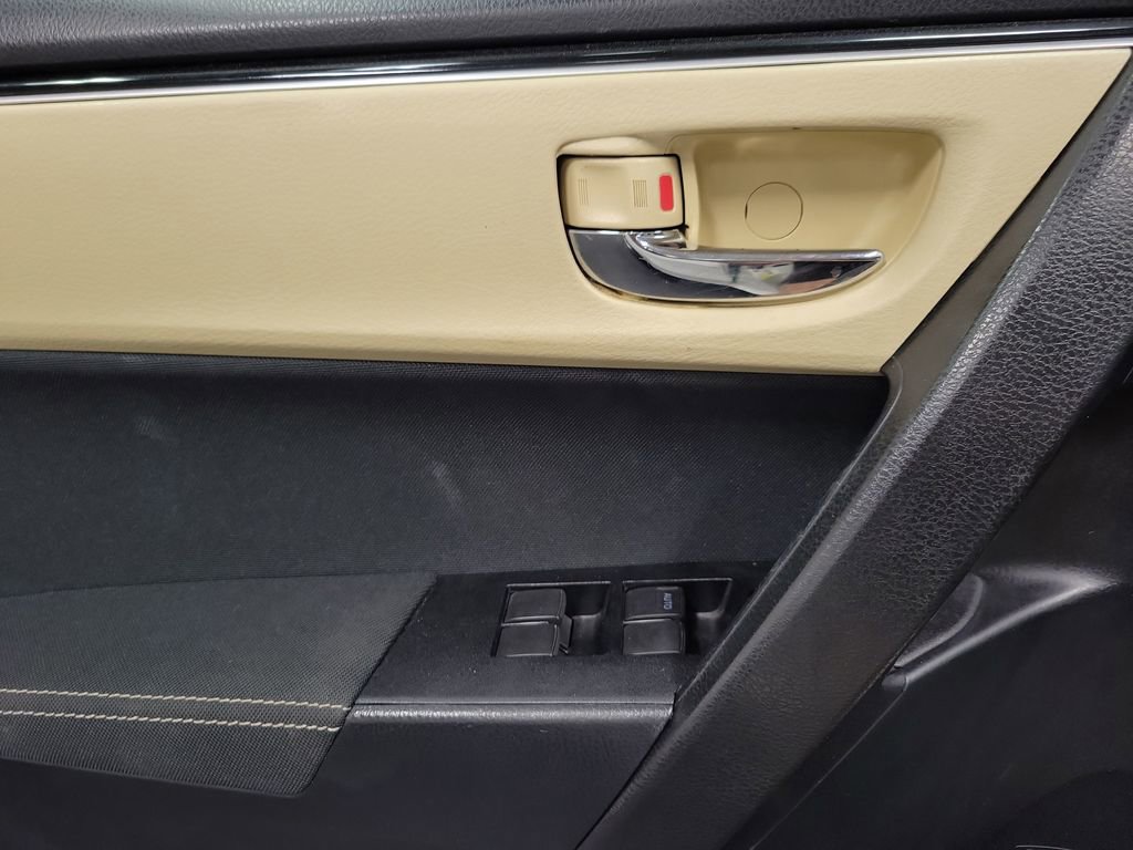 Used 2017 Toyota Corolla LE image 19