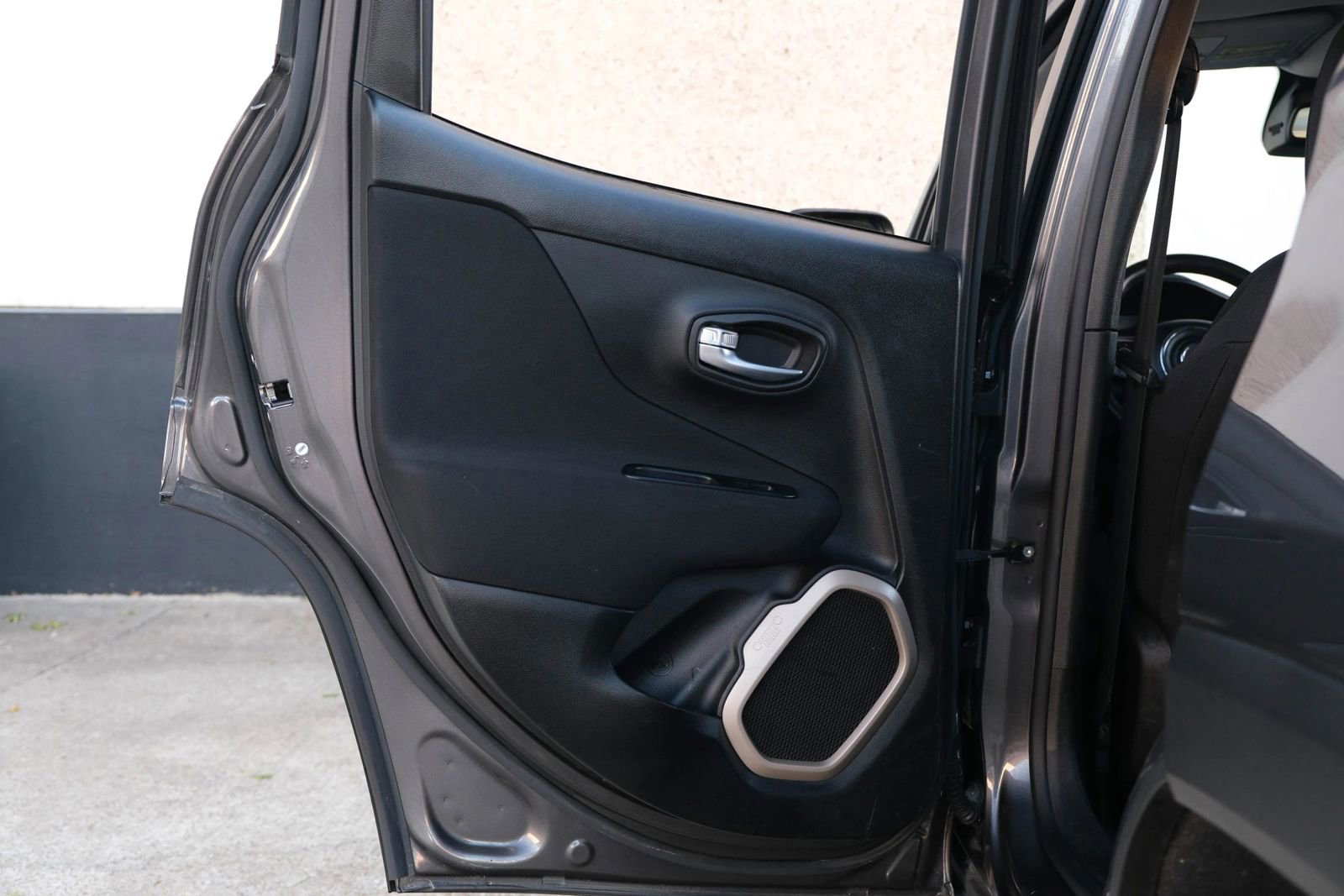 Used 2017 Jeep Renegade Latitude image 24