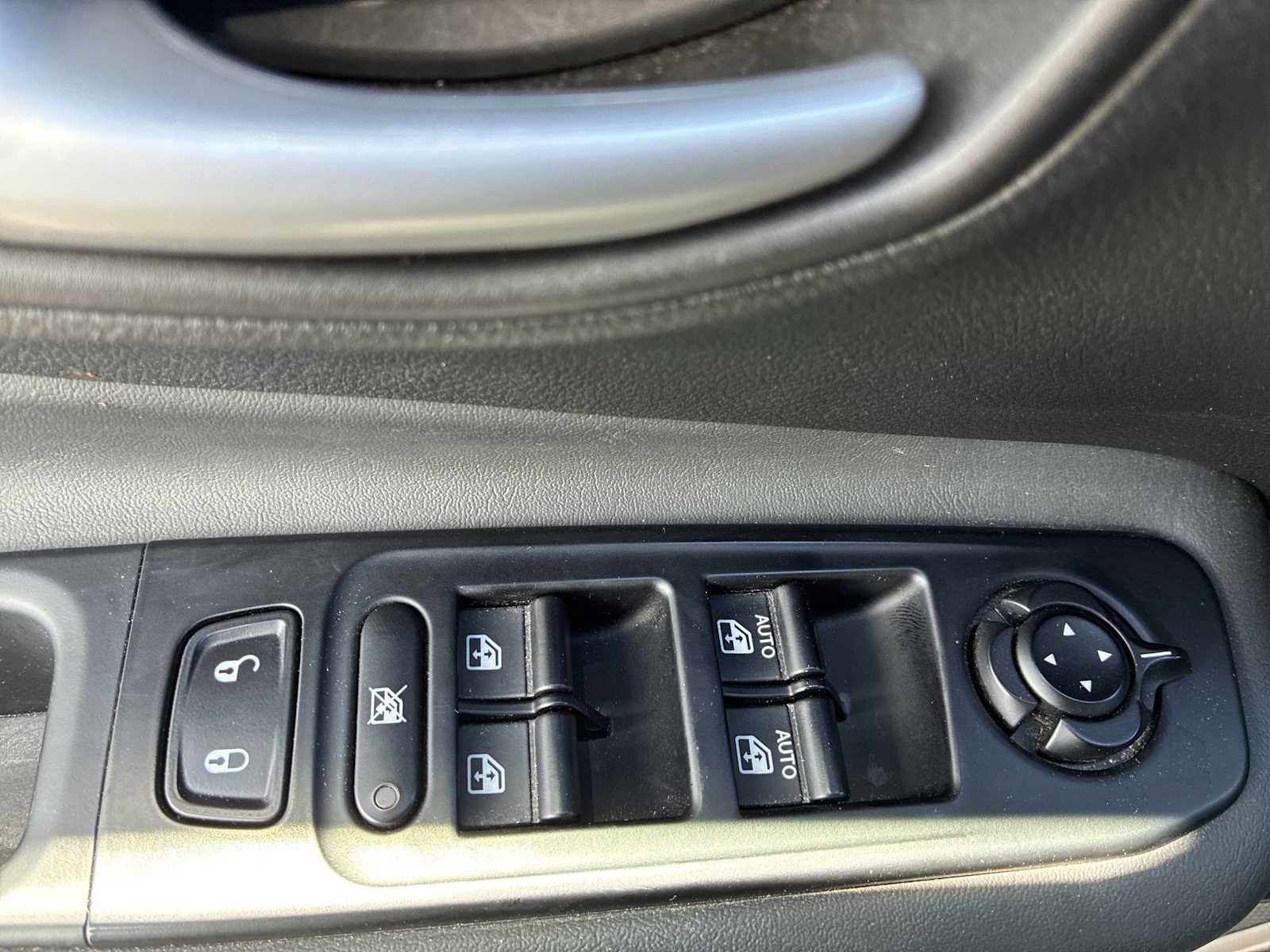Certified 2023 Jeep Renegade Latitude AWD/4WD image 15