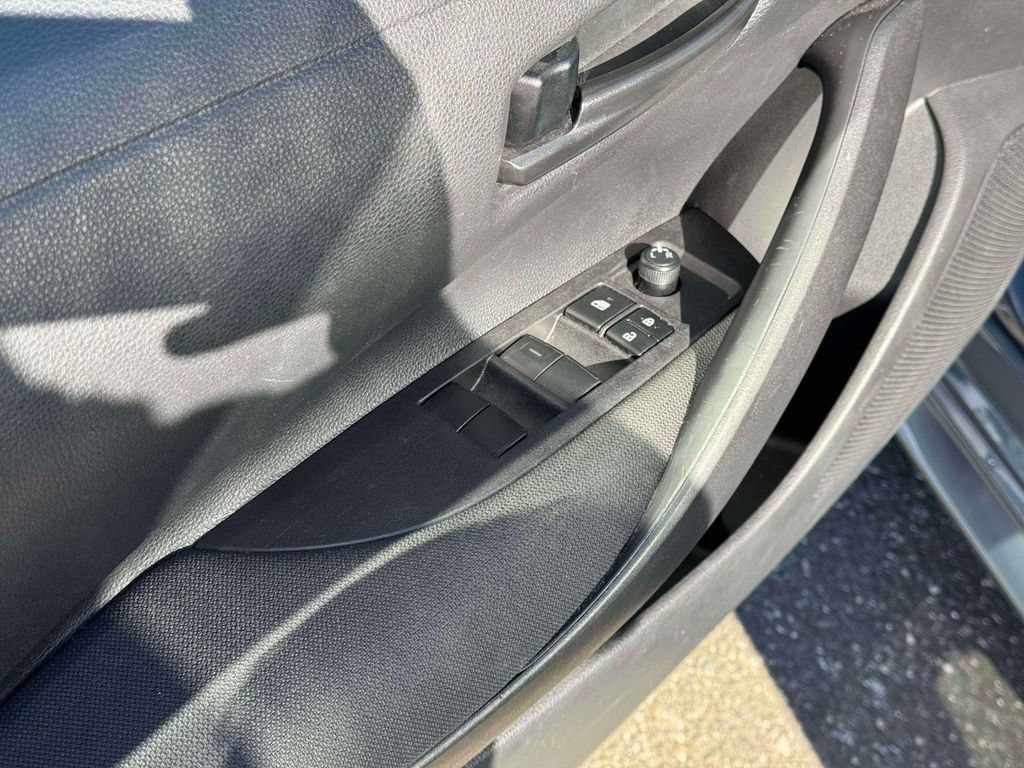 Used 2025 Toyota Corolla LE FWD image 19