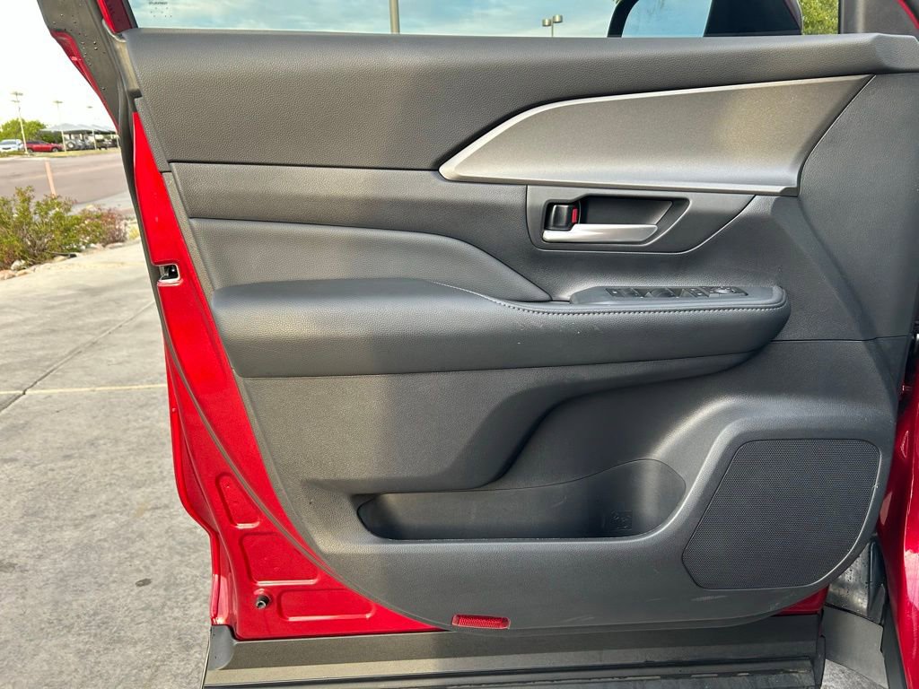 Used 2026 Toyota Grand Highlander XLE image 11