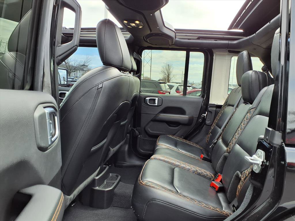 Used 2022 Jeep Wrangler Unlimited Sahara AWD/4WD image 22