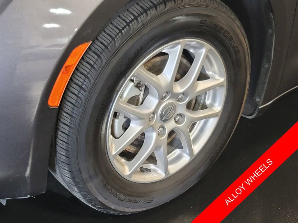 Used 2023 Chrysler Voyager LX image 6