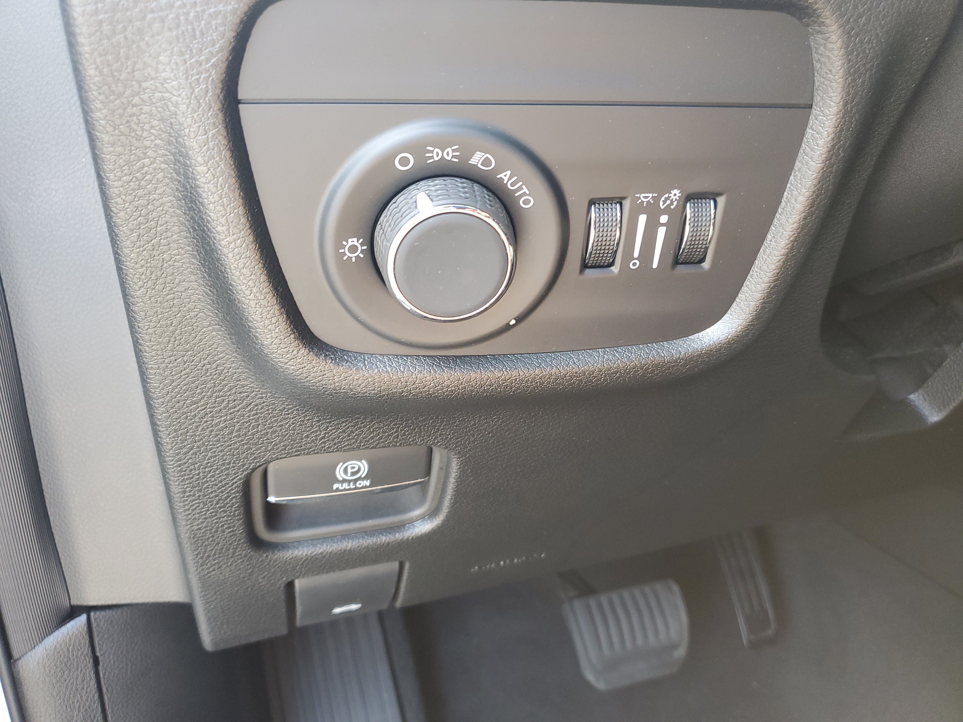 Used 2024 Jeep Grand Cherokee L Altitude RWD image 23