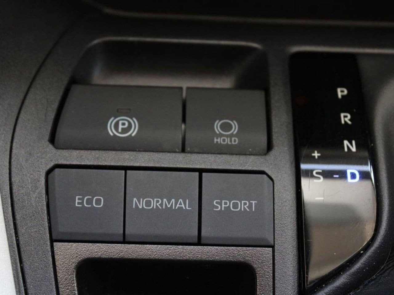 Used 2025 Toyota RAV4 XLE FWD image 23