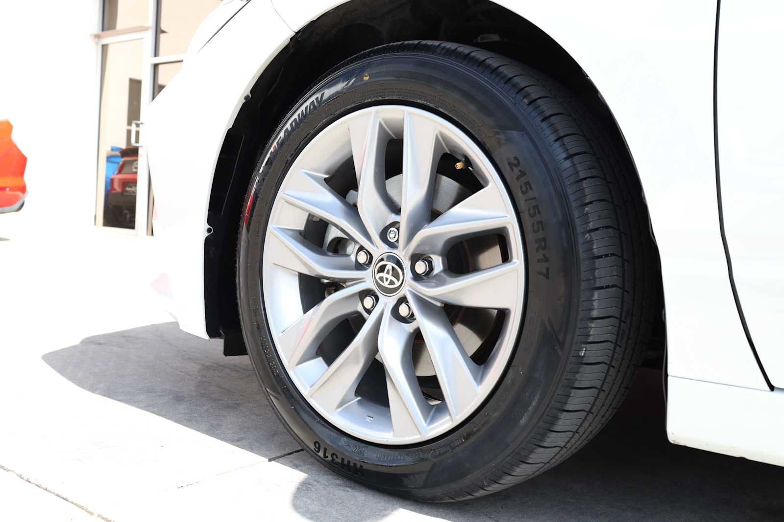 Used 2021 Toyota Avalon XLE FWD image 53