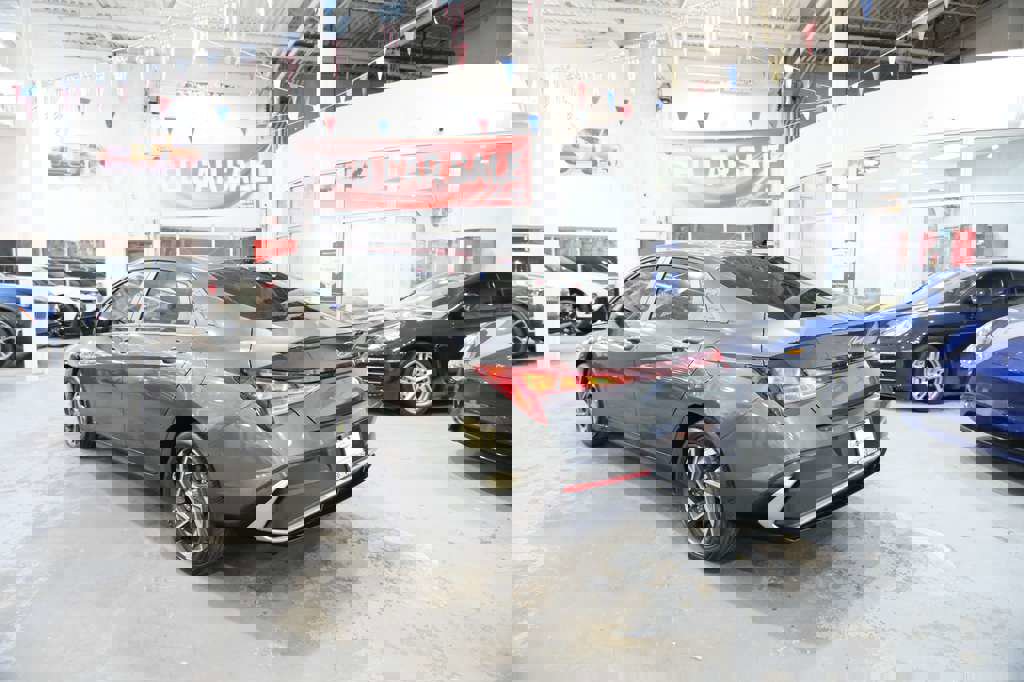 Used 2025 Hyundai Elantra Sport image 8