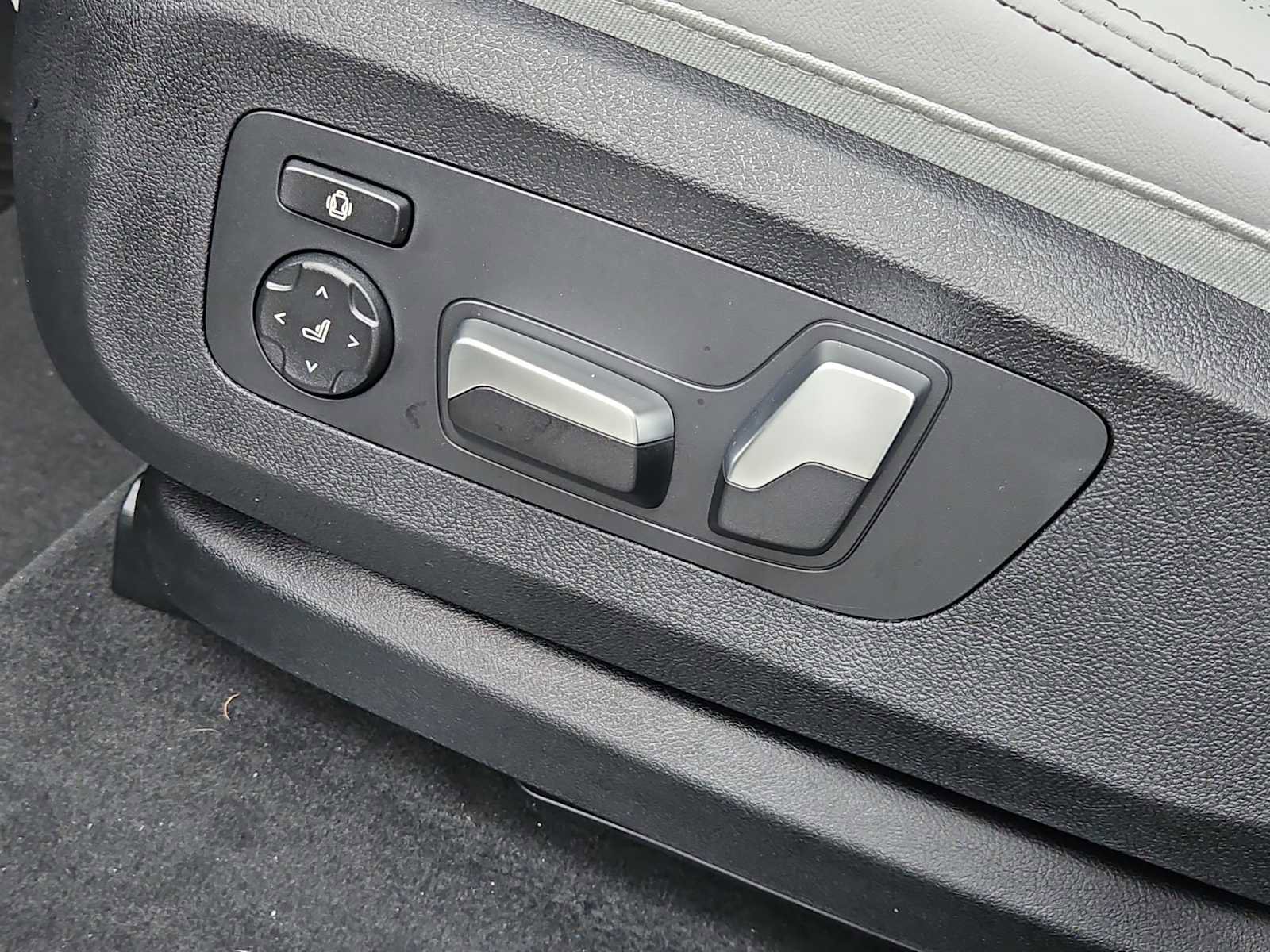 New 2026 BMW X5 xDrive50e w/ M Sport Package image 17