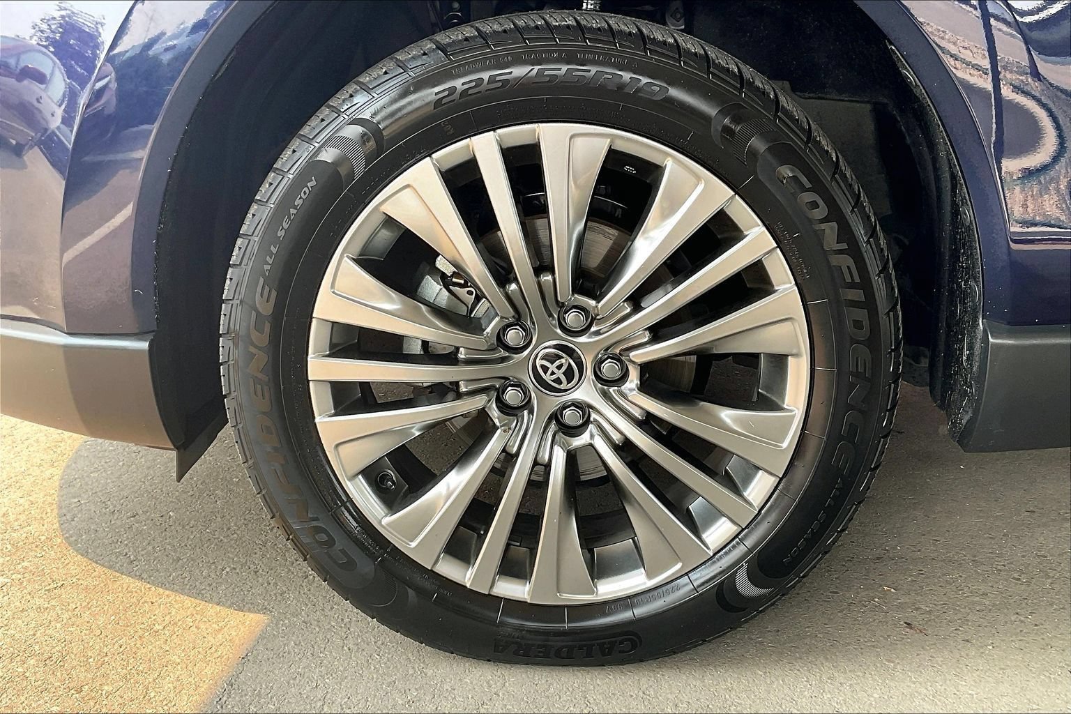 Used 2021 Toyota Venza Limited AWD/4WD image 25