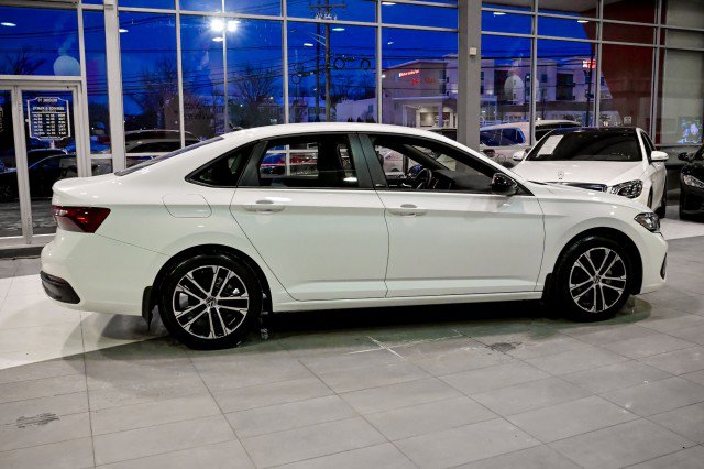 Used 2024 Volkswagen Jetta Sport image 4