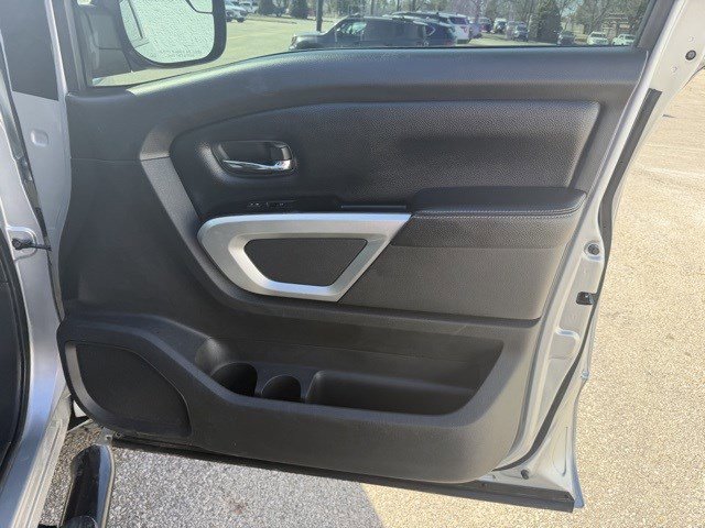 Used 2019 Nissan Titan PRO-4X image 22