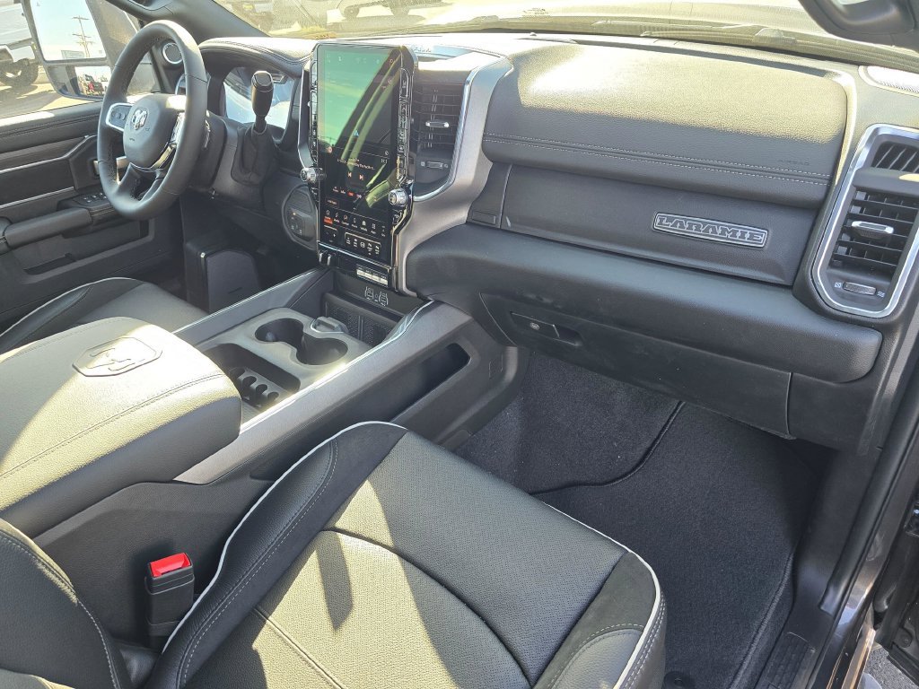 New 2026 RAM 3500 Laramie AWD/4WD image 15