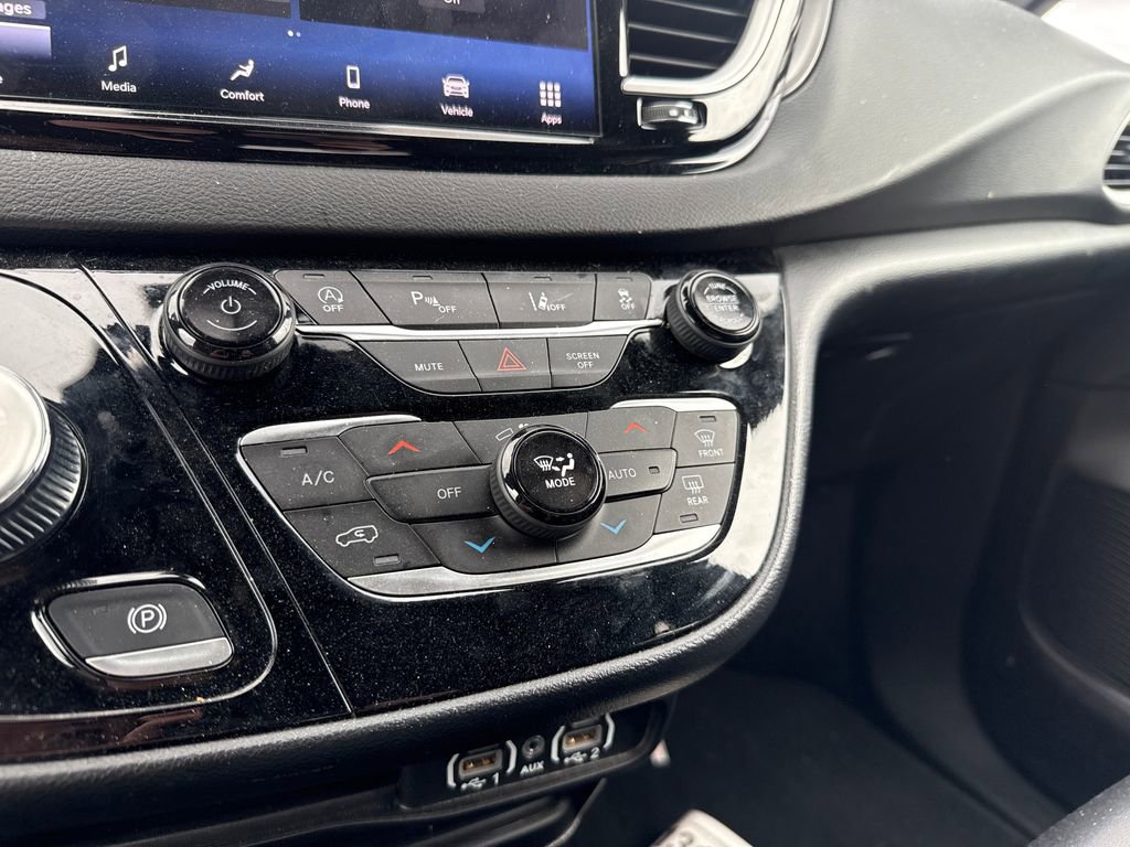Used 2025 Chrysler Pacifica Select FWD image 21