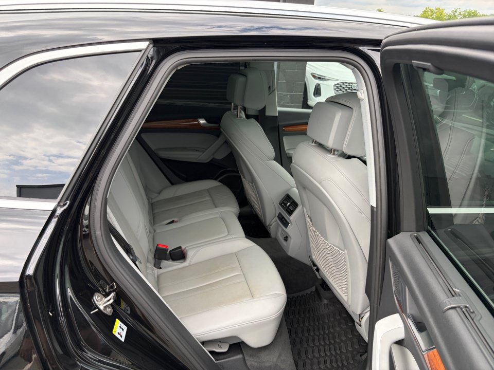 Used 2023 Audi Q5 e Premium Plus w/ Premium Plus Package AWD/4WD image 29