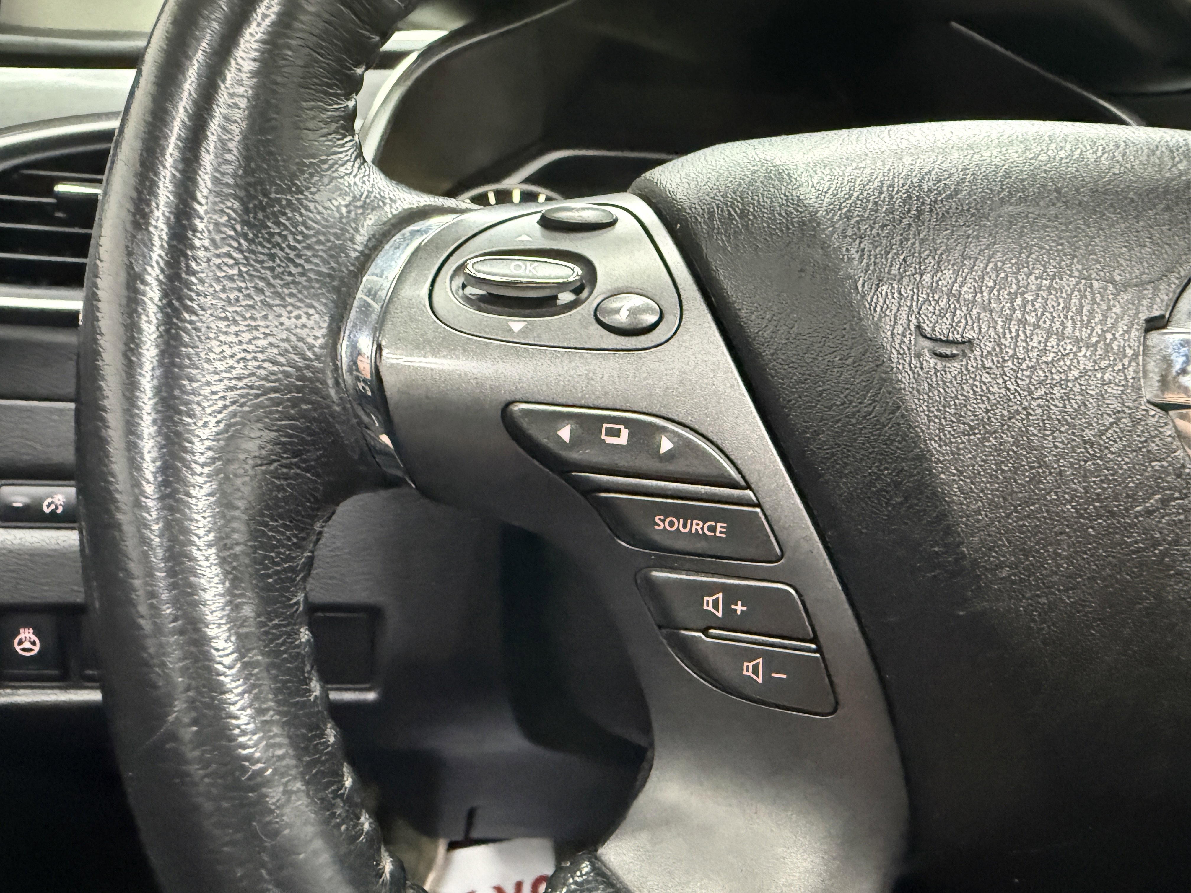 Used 2020 Nissan Murano SV image 16