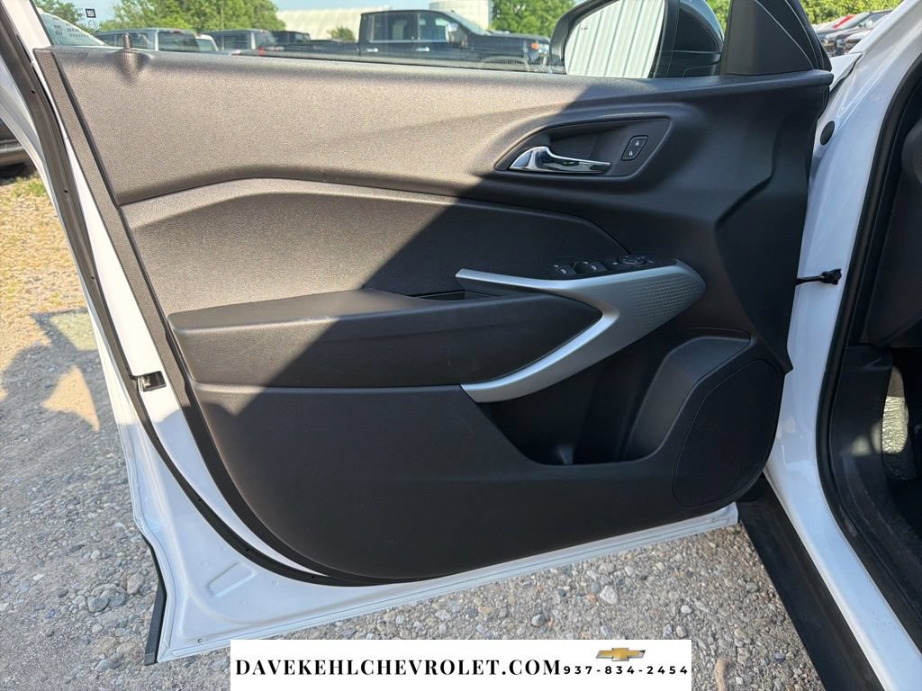 Used 2025 Chevrolet Trax RS w/ Driver Confidence Package FWD image 9