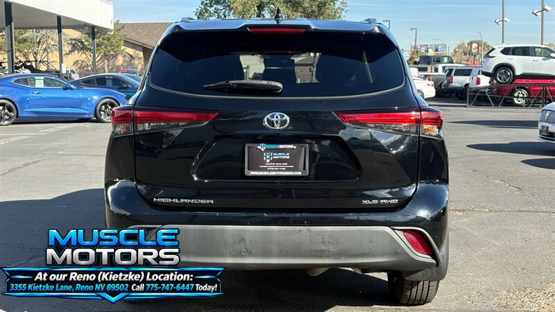 Used 2021 Toyota Highlander XLE AWD/4WD image 8