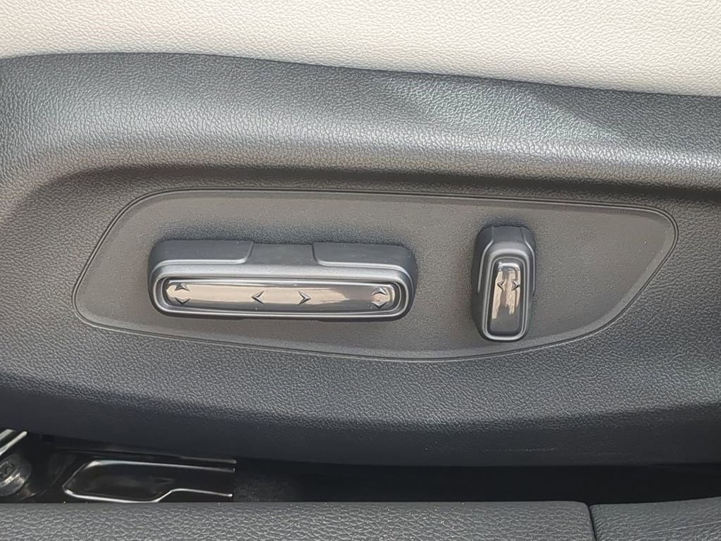 New 2025 Acura Integra Base image 19