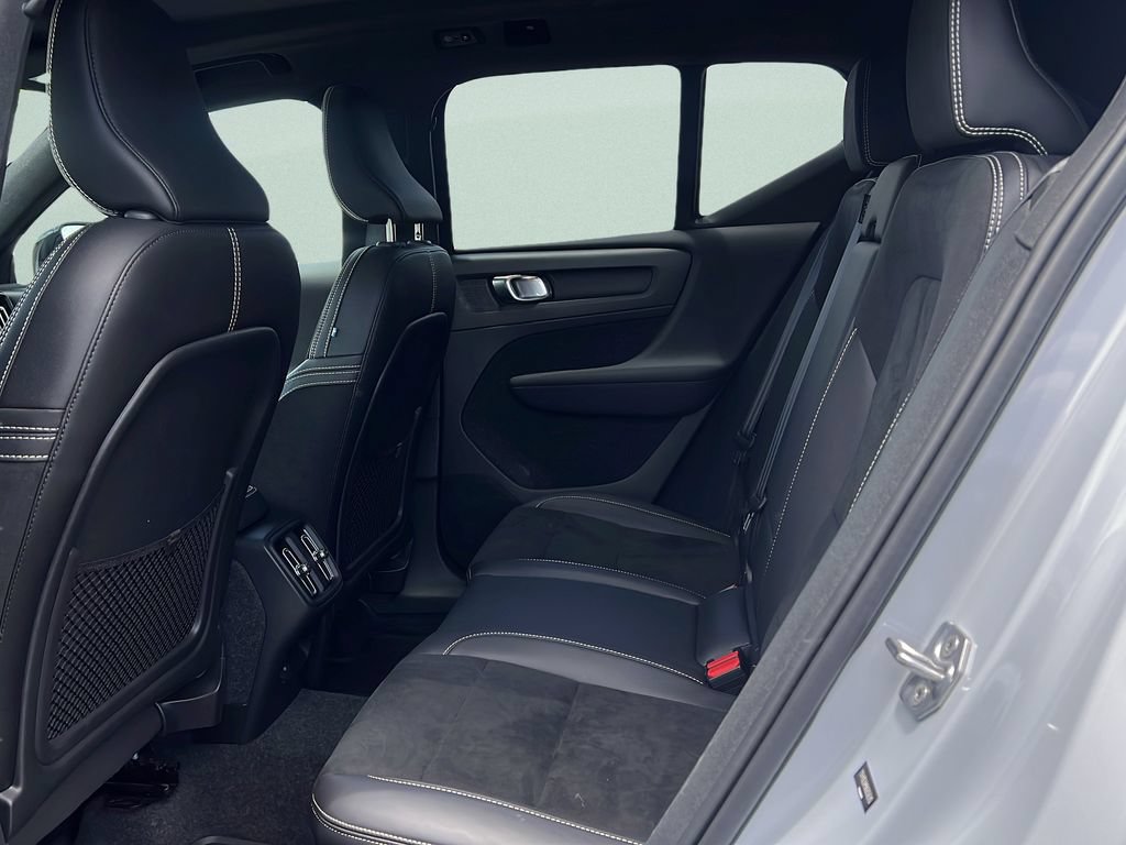 Used 2022 Volvo XC40 T5 R-Design w/ Advanced Package AWD/4WD image 10