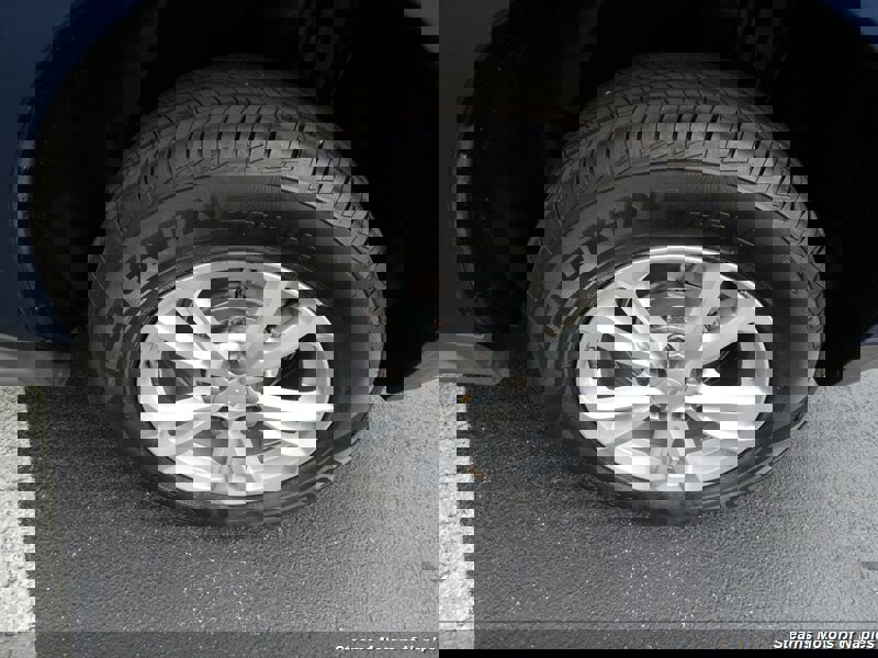 Used 2017 Chevrolet Equinox LT w/ Convenience Package image 20