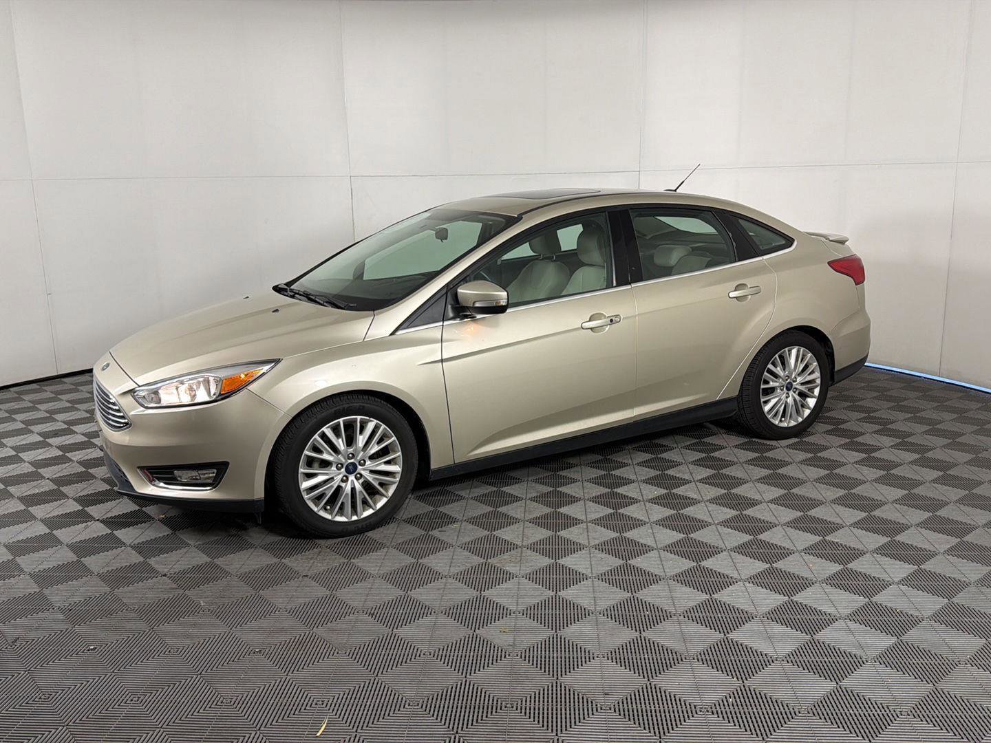 Used 2018 Ford Focus Titanium FWD image 2
