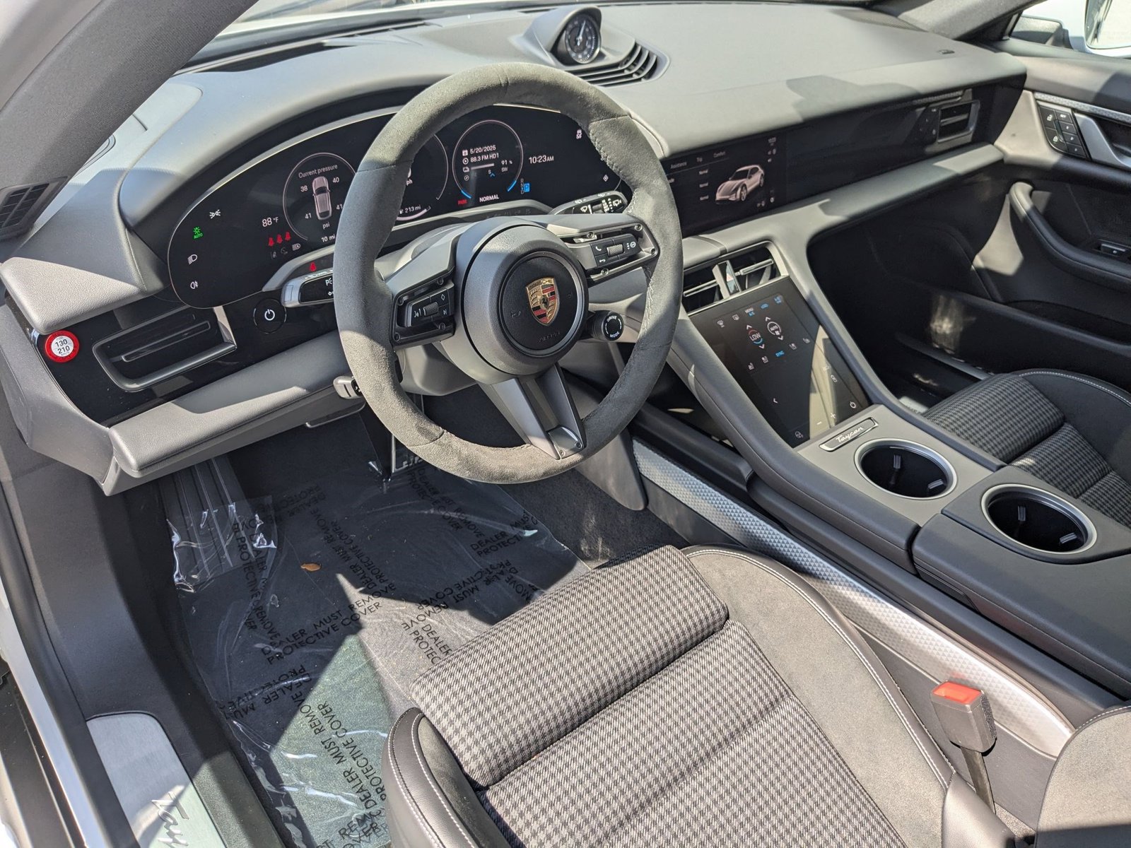 New 2025 Porsche Taycan 4 Cross Turismo AWD/4WD image 4