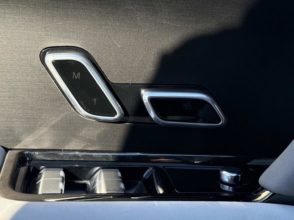 New 2025 Land Rover Range Rover SV image 23