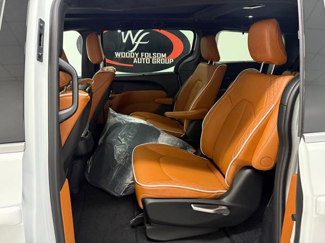 New 2026 Chrysler Pacifica Pinnacle FWD image 15