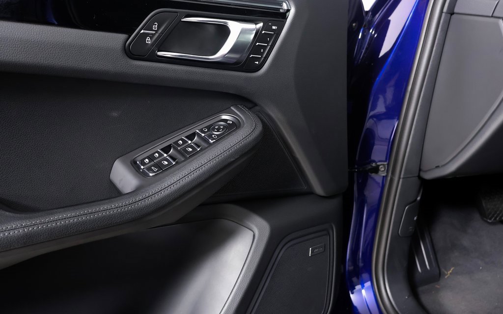 Used 2025 Porsche Macan image 21