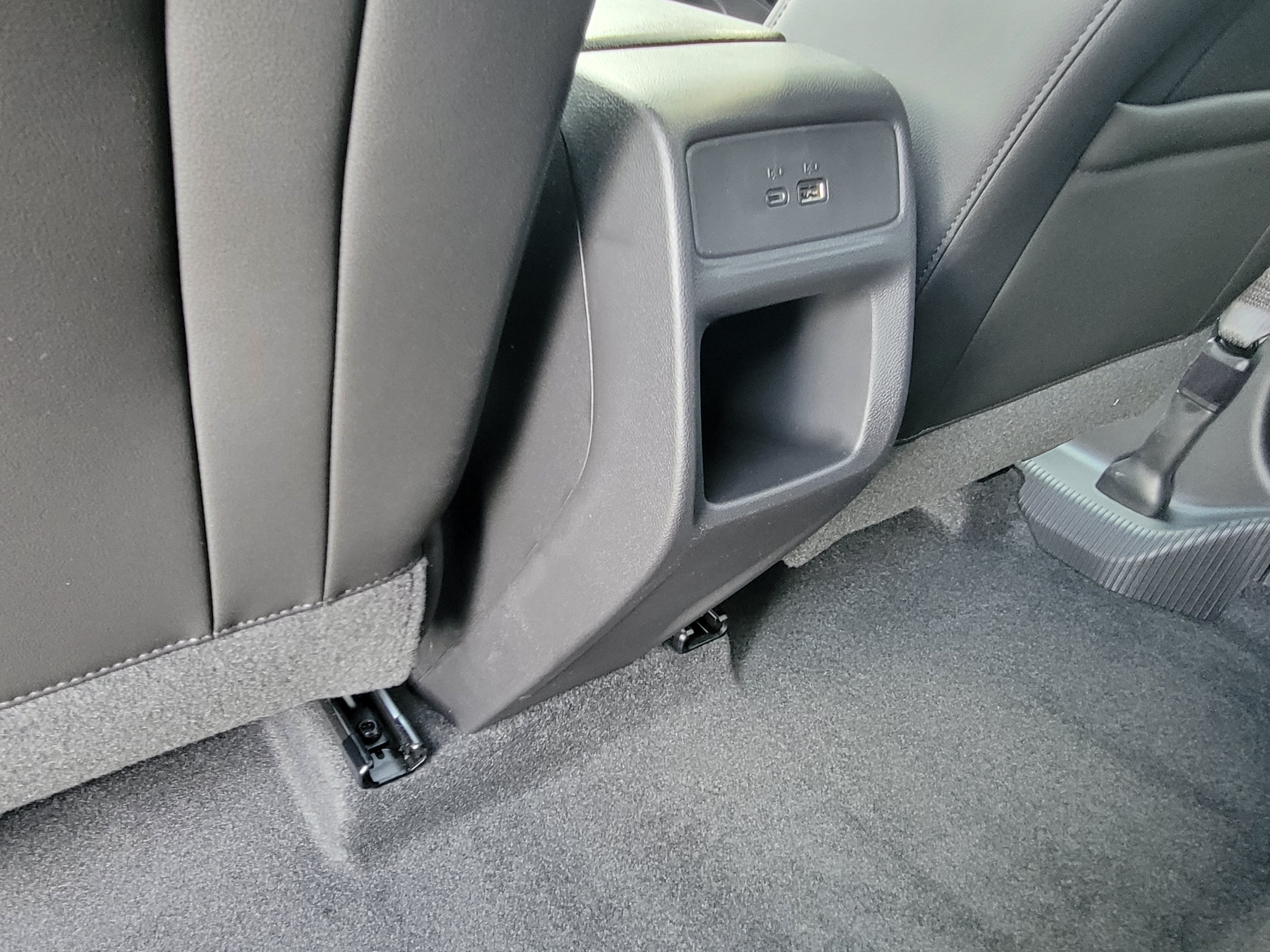 New 2026 Chevrolet Trax RS w/ Sunroof Package FWD image 32