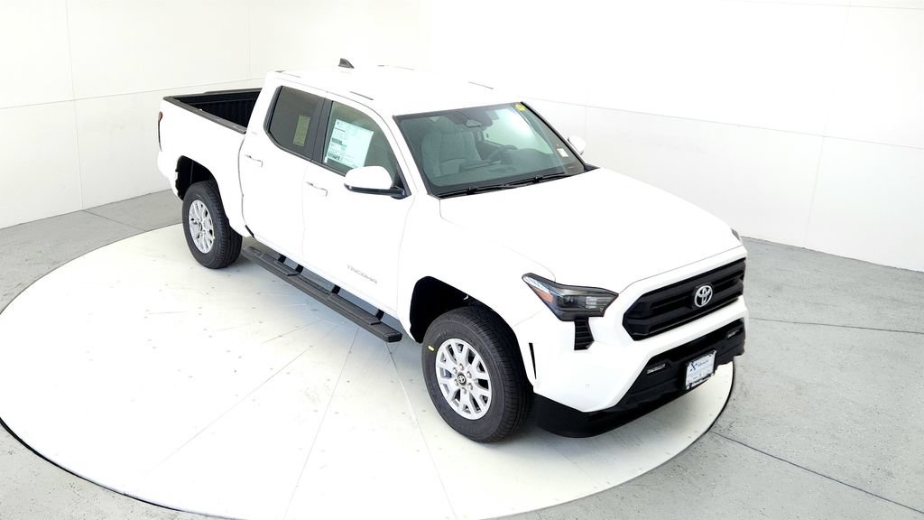 Used 2025 Toyota Tacoma SR5 AWD/4WD image 13