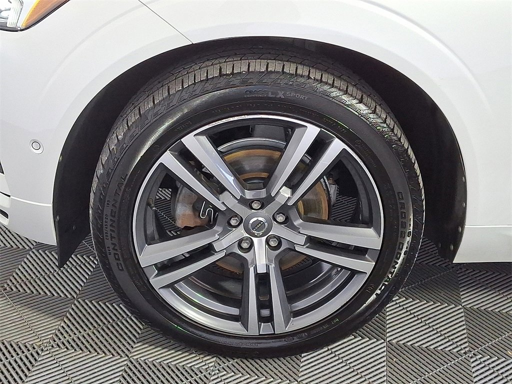 Used 2018 Volvo XC60 T5 Momentum w/ Vision Package image 12