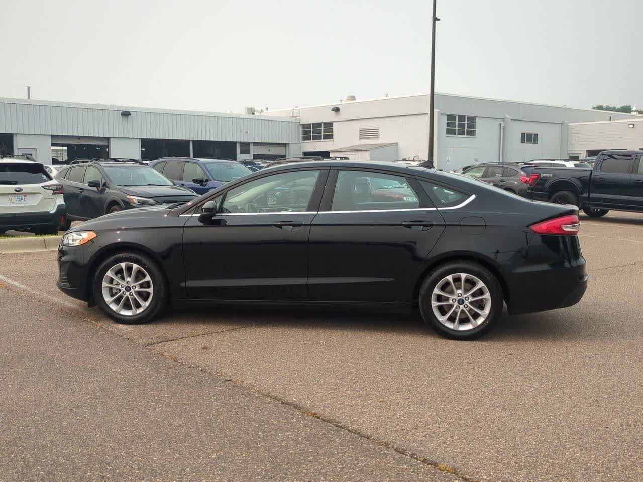 Used 2020 Ford Fusion SE FWD image 3