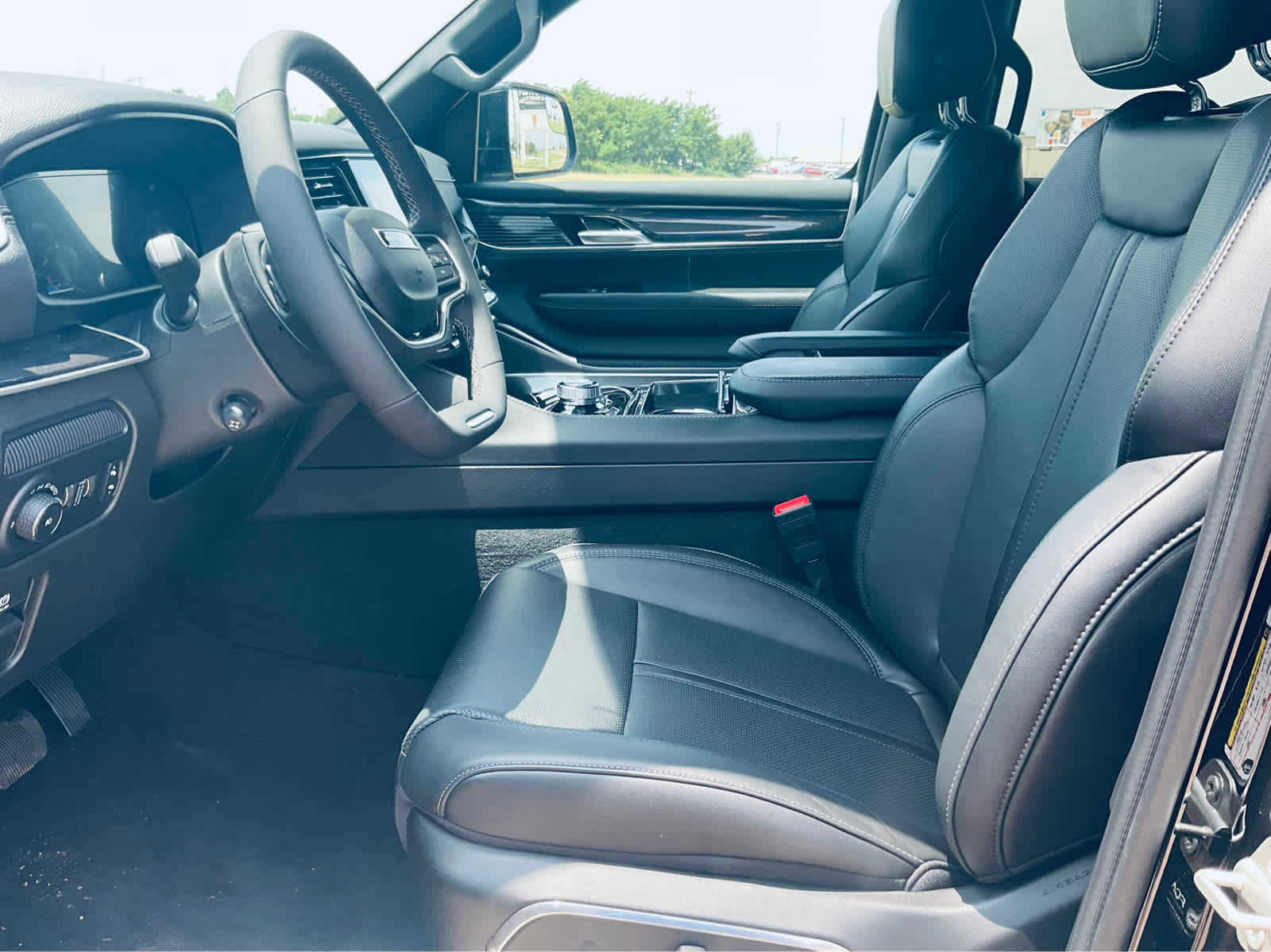 New 2024 Jeep Wagoneer 4WD w/ Convenience Group I image 16