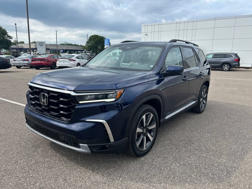 Certified 2024 Honda Pilot Touring image 4