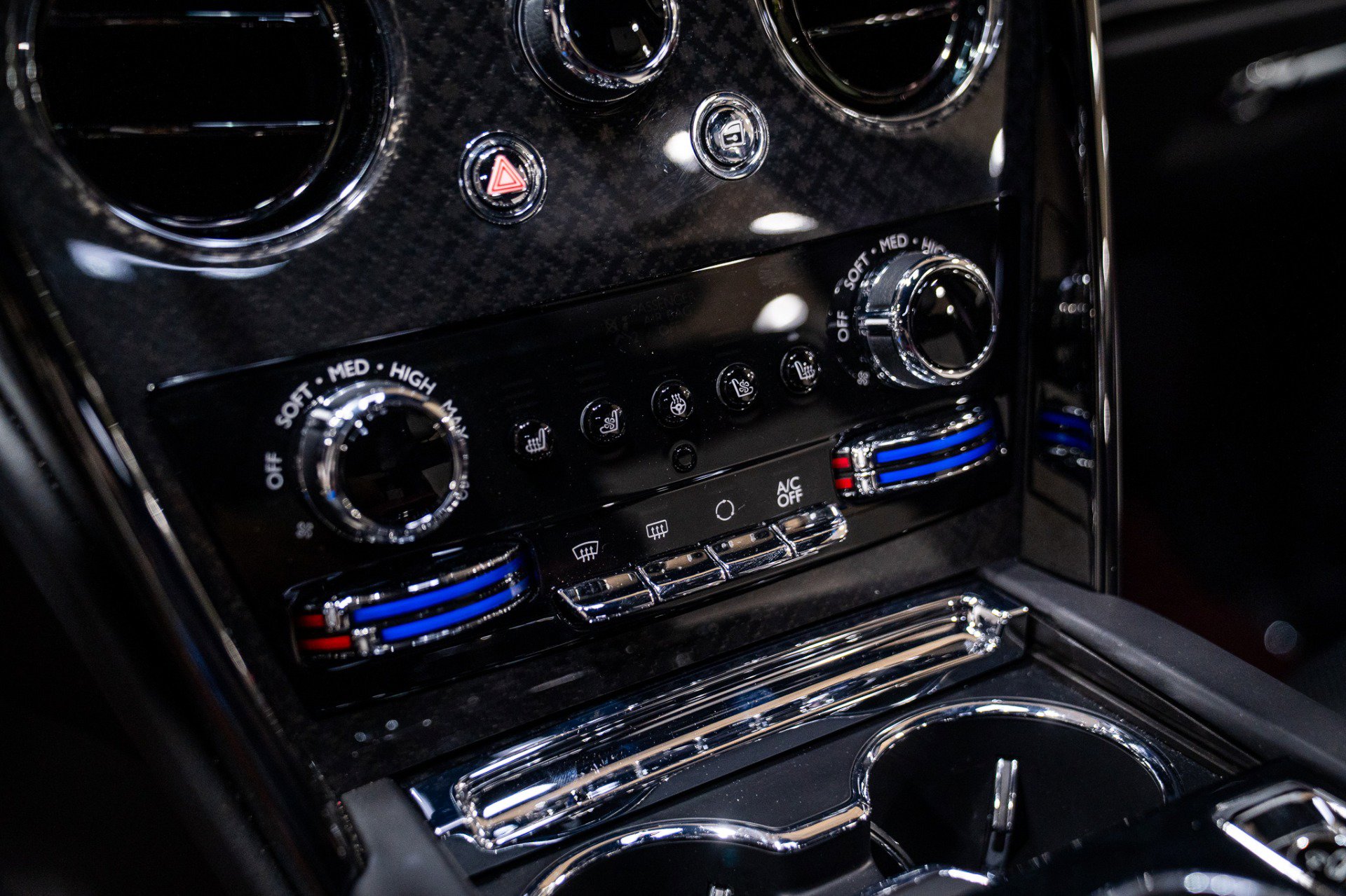 Used 2022 Rolls-Royce Cullinan Black Badge w/ Dark Exterior Package image 36