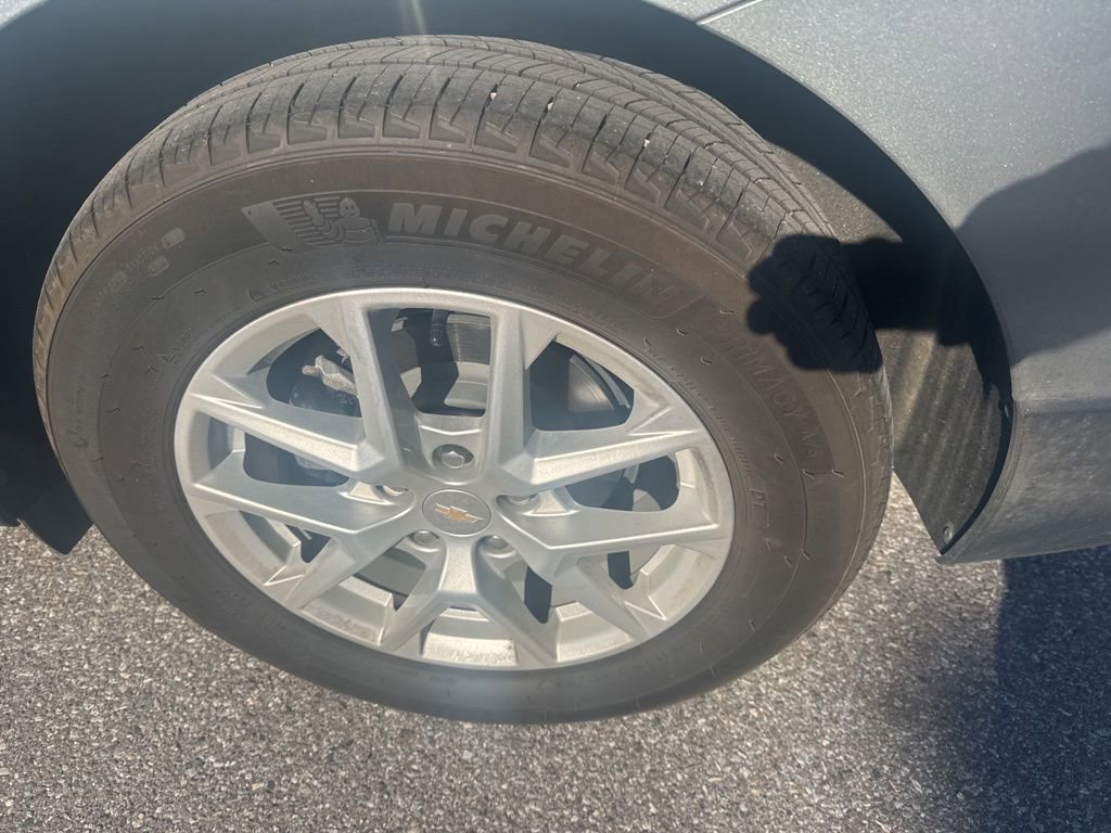 Used 2023 Chevrolet Equinox LS w/ LS Convenience Package image 9