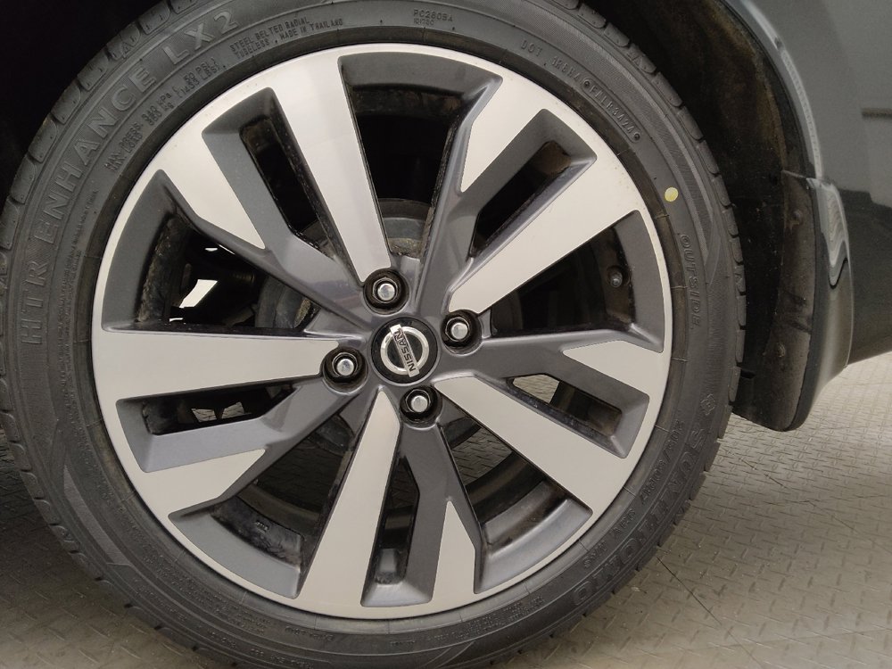 Used 2020 Nissan Versa SR FWD image 31