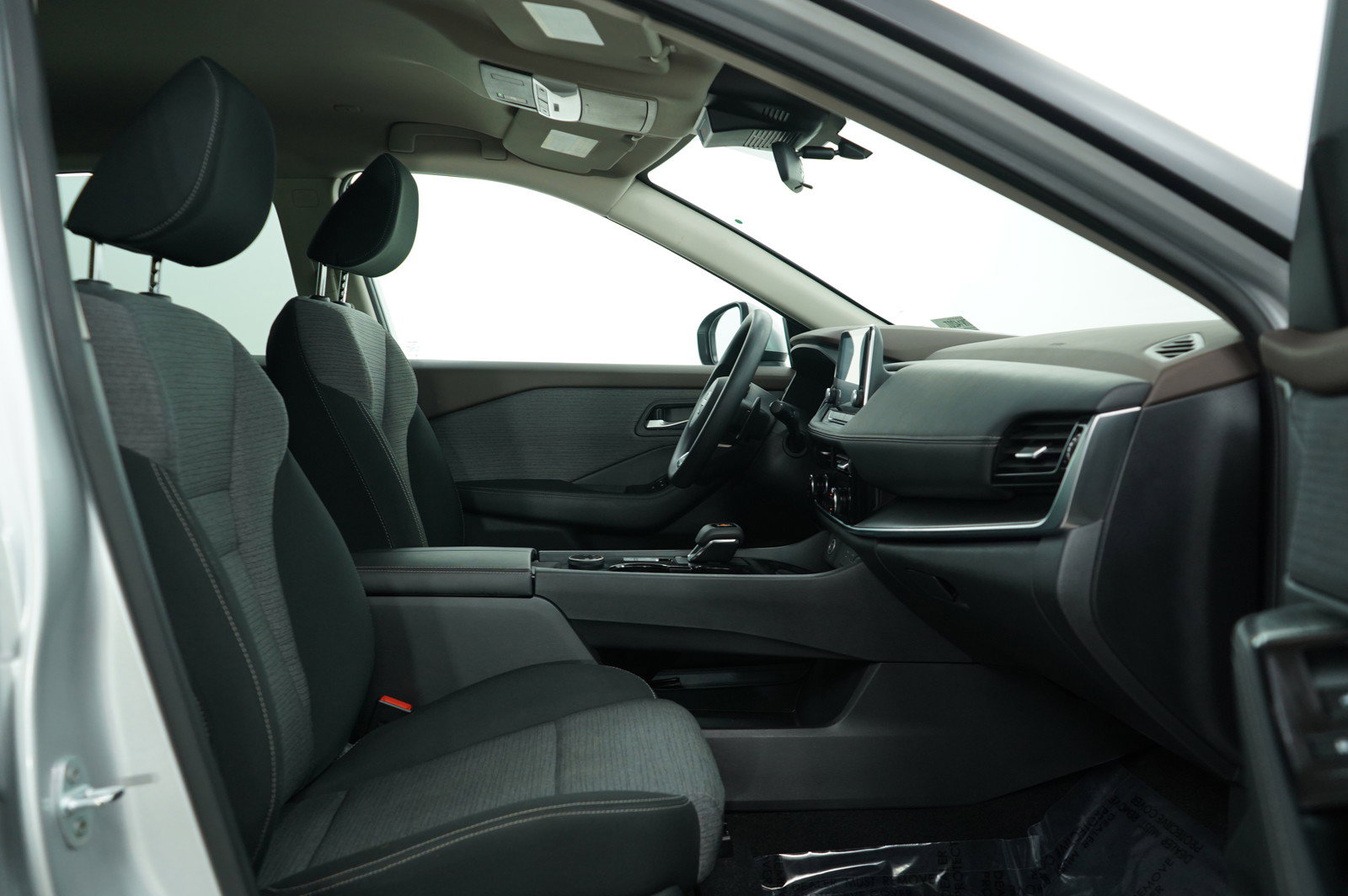 Used 2022 Nissan Rogue SV image 11