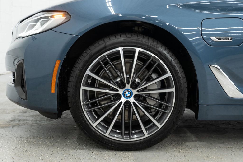 Used 2023 BMW 530e xDrive w/ Premium Package image 38