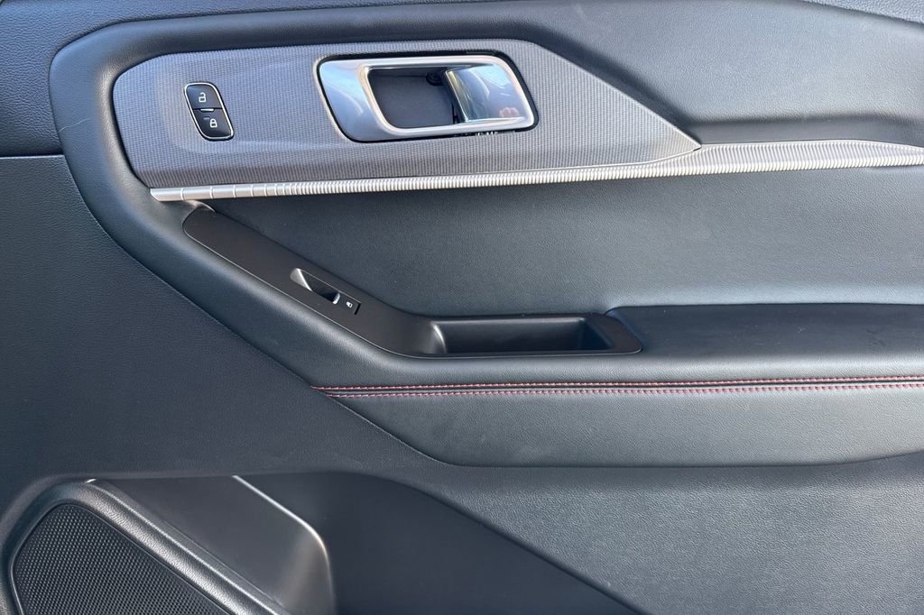 Used 2025 Ford Explorer ST-Line image 27