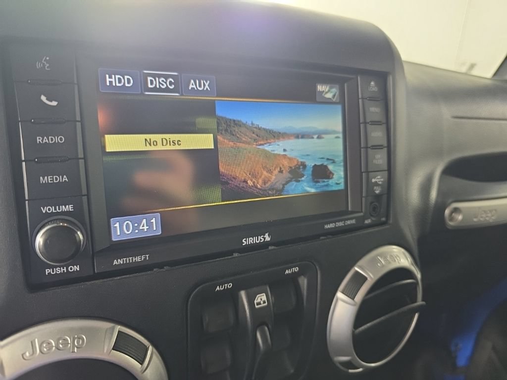 Used 2015 Jeep Wrangler Unlimited Sahara w/ Connectivity Group AWD/4WD image 16