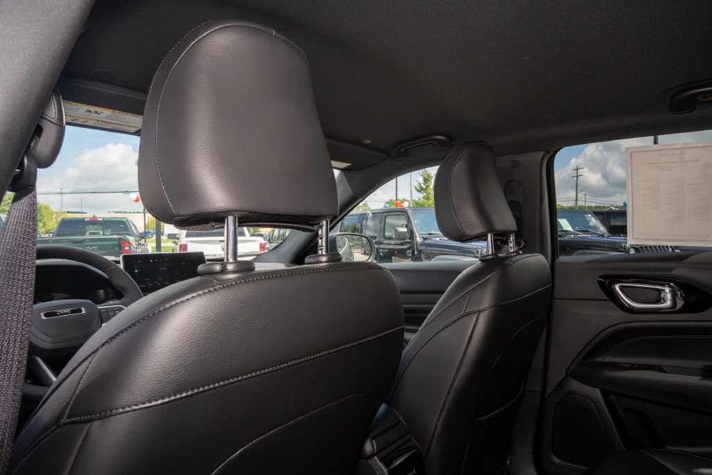 New 2026 Jeep Compass Latitude AWD/4WD image 16