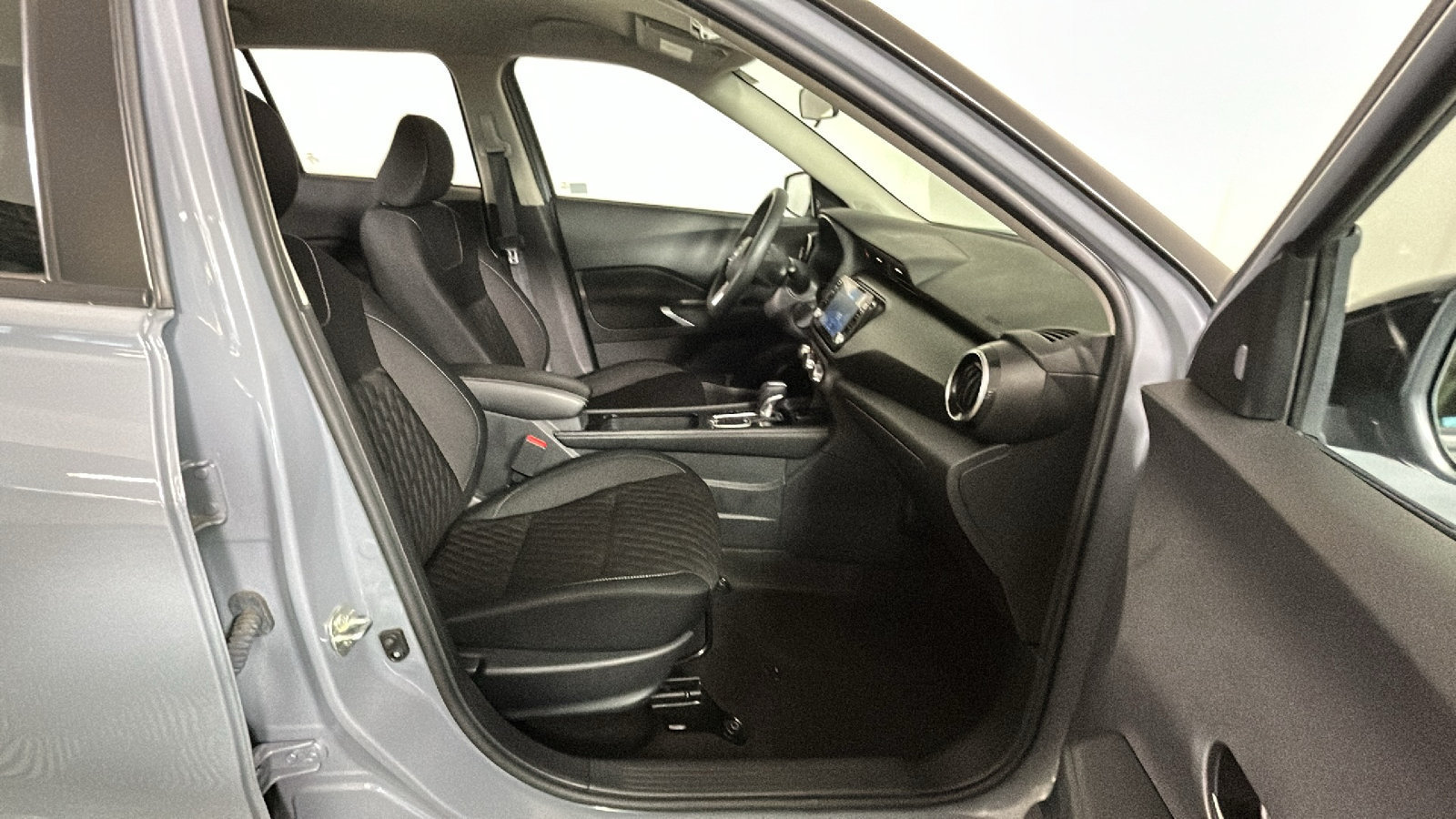 Used 2023 Nissan Kicks SV FWD image 35