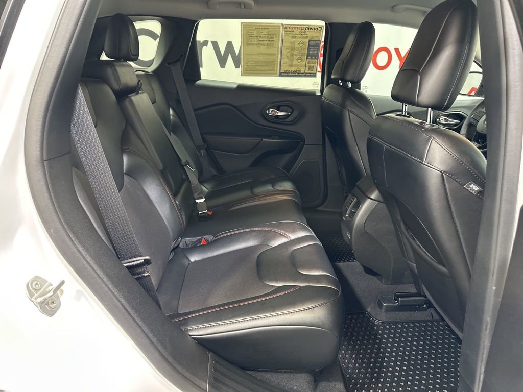 Used 2023 Jeep Cherokee Trailhawk image 13